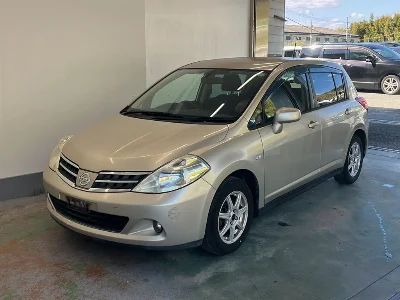 NISSAN TIIDA