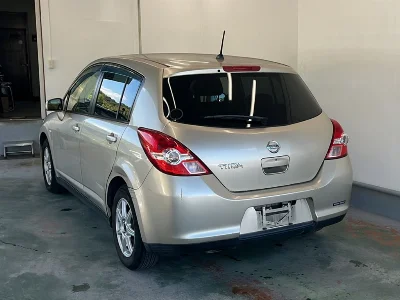 NISSAN TIIDA