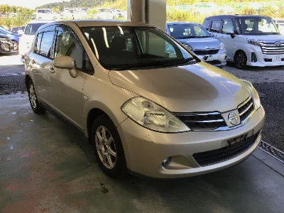 NISSAN TIIDA