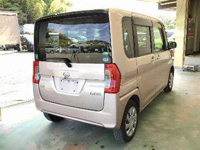 DAIHATSU TANTO 4