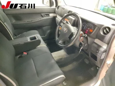 TOYOTA PIXIS SPACE