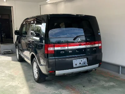 MITSUBISHI DELICA D5