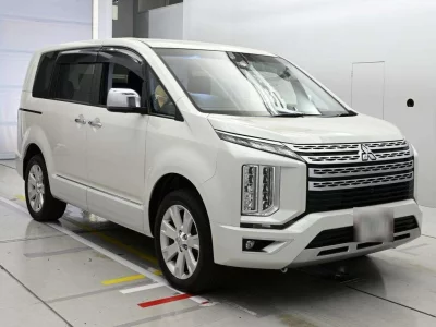 MITSUBISHI DELICA D5