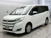 Цена авто Toyota Noah с аукционов Японии, номер кузова ZWR80G, пробег 82 000, оценка 3