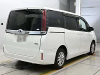 Цена авто Toyota Noah с аукционов Японии, номер кузова ZWR80G, пробег 82 000, оценка 3