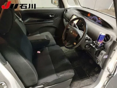 DAIHATSU TANTO 3