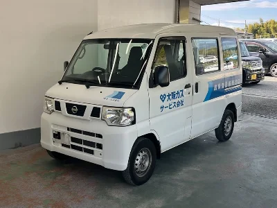 NISSAN CLIPPER VAN 1