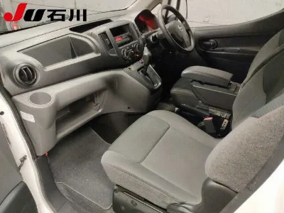 NISSAN NV200 4