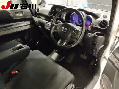 HONDA N BOX SLASH