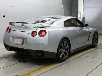 NISSAN GT-R