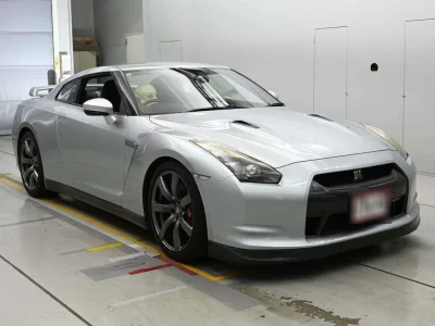 NISSAN GT-R