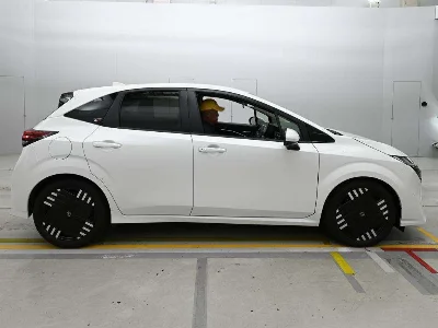 NISSAN AURA