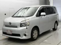 Цена авто Toyota Voxy с аукционов Японии, номер кузова ZRR70G, пробег 121 000, оценка 6