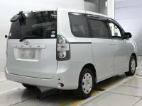 Цена авто Toyota Voxy с аукционов Японии, номер кузова ZRR70G, пробег 121 000, оценка 6