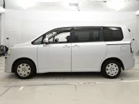 Цена авто Toyota Voxy с аукционов Японии, номер кузова ZRR70G, пробег 121 000, оценка 6