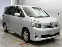 Цена авто Toyota Voxy с аукционов Японии, номер кузова ZRR70G, пробег 121 000, оценка 6