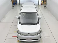Цена авто Toyota Voxy с аукционов Японии, номер кузова ZRR70G, пробег 121 000, оценка 6