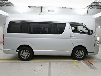 TOYOTA HIACE