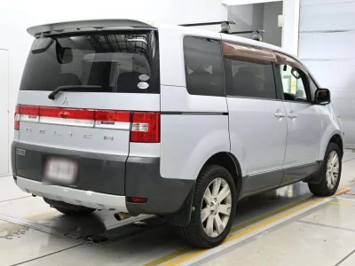 MITSUBISHI DELICA D5
