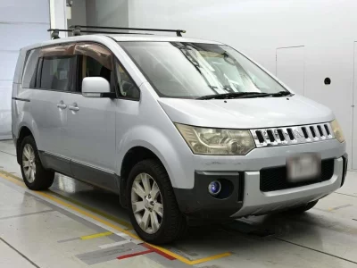 MITSUBISHI DELICA D5