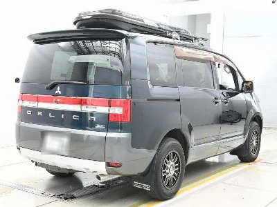 MITSUBISHI DELICA D5