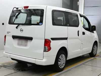 NISSAN NV200