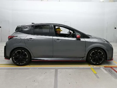 NISSAN AURA