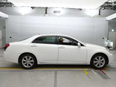 TOYOTA CROWN MAJESTA