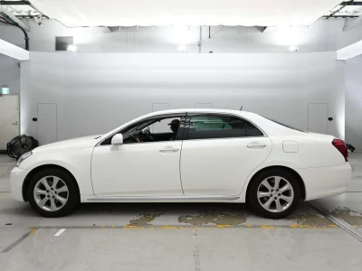 TOYOTA CROWN MAJESTA