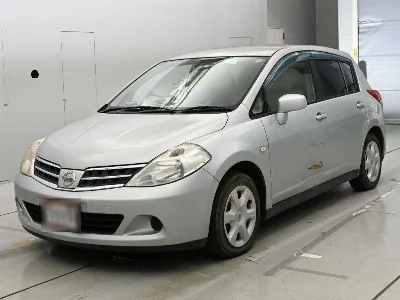 NISSAN TIIDA