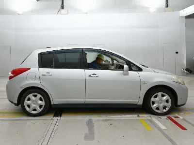 NISSAN TIIDA