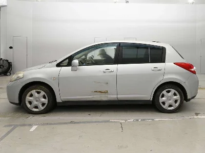 NISSAN TIIDA