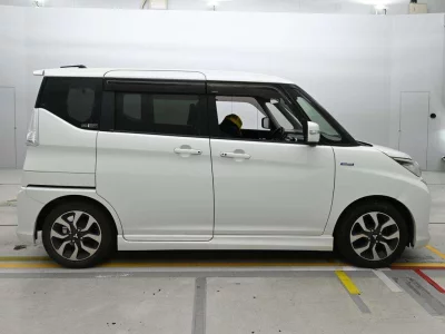 MITSUBISHI DELICA D2