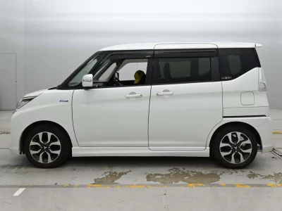 MITSUBISHI DELICA D2