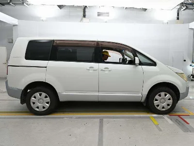 MITSUBISHI DELICA D5