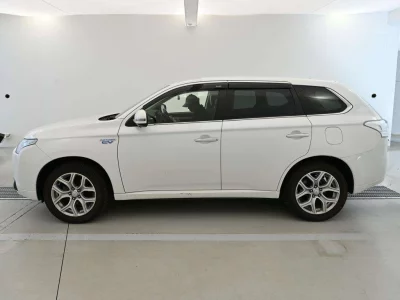 MITSUBISHI OUTLANDER PHEV