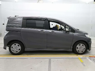 HONDA FREED SPIKE