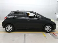 Цена авто Toyota Vitz с аукционов Японии, номер кузова NSP130, пробег 129 000, оценка 2