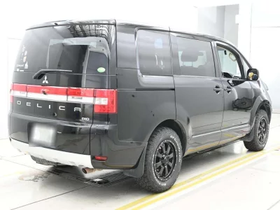 MITSUBISHI DELICA D5
