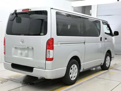 TOYOTA REGIUS VAN