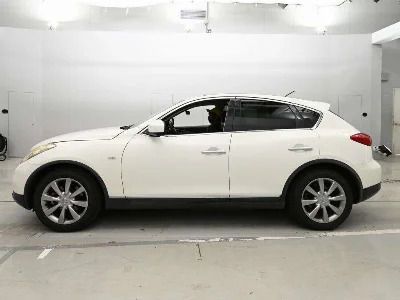NISSAN SKYLINE CROSSOVER