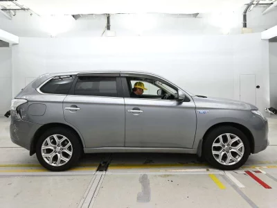 MITSUBISHI OUTLANDER PHEV