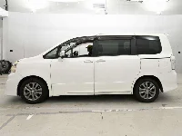 Цена авто Toyota Voxy с аукционов Японии, номер кузова ZRR70W, пробег 161 000, оценка 2