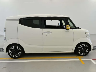 HONDA N BOX SLASH