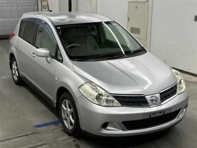 NISSAN TIIDA