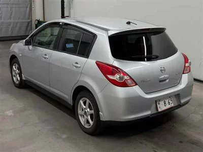 NISSAN TIIDA