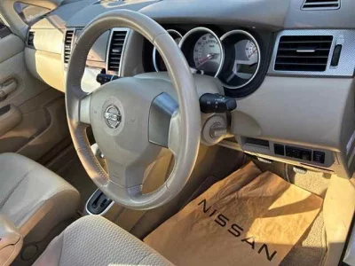 NISSAN TIIDA
