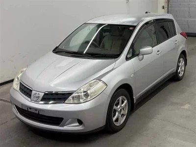 NISSAN TIIDA