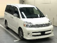 Цена авто Toyota Voxy с аукционов Японии, номер кузова AZR60G, пробег 124 000, оценка 8