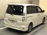 Цена авто Toyota Voxy с аукционов Японии, номер кузова AZR60G, пробег 124 000, оценка 8